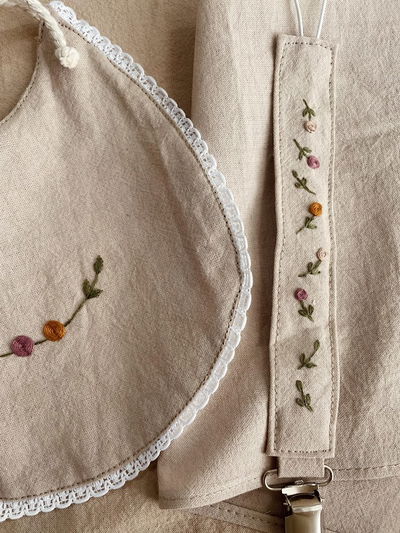 Porta chupete Floral