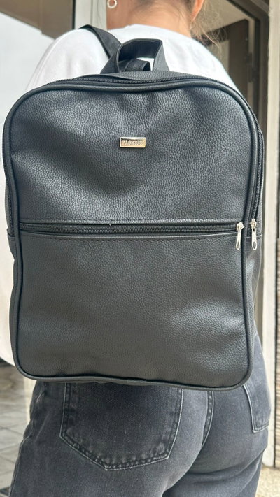 MOCHILA NEGRA CLASICA