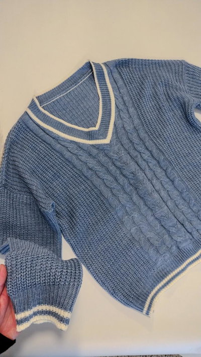 SUETER TIPO UNIVERSITARIO CELESTE Y BLANCO