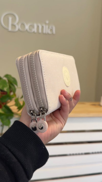 BILLETERA BEIGE CON BRILLO