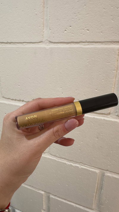 CORRECTOR LÌQUIDO POWER STAY AVON