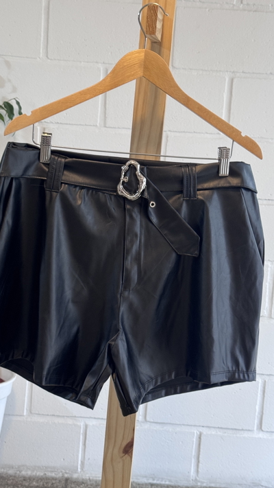 SHORT ECOCUERO CON EVILLA 