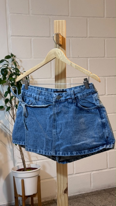 SHORT POLLERA JEANS CON LAZO 