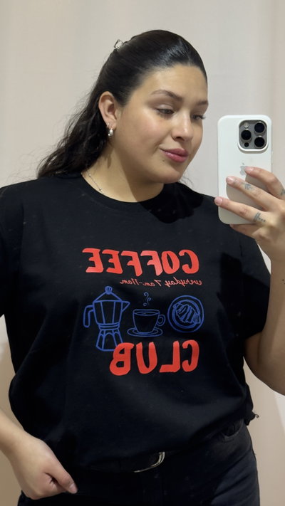 REMERA ESTAMPADA CORTE CLASICO
