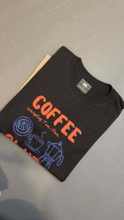 REMERA ESTAMPADA CORTE CLASICO