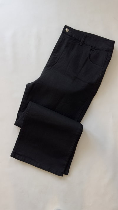 JEANS RECTO NEGRO ELASTIZADO 