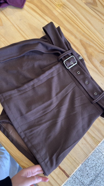 SHORT POLLERA CON HEBILLA CREP