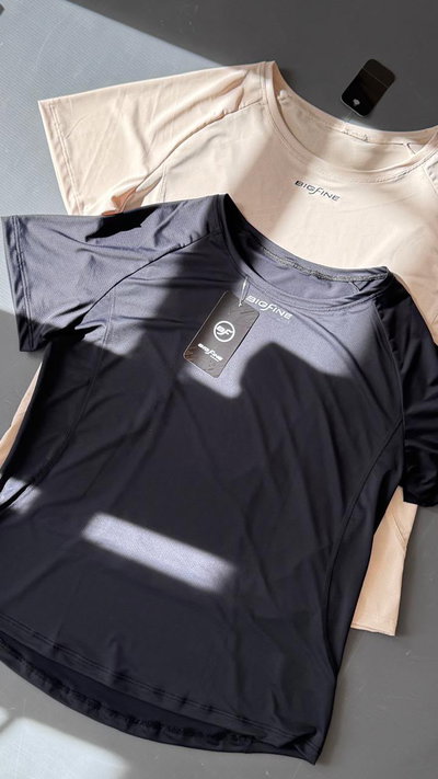 REMERA CON RECORTES BIGFINE