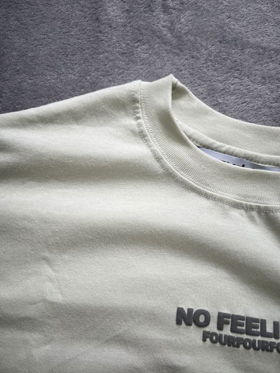 Remera “444” crudo 