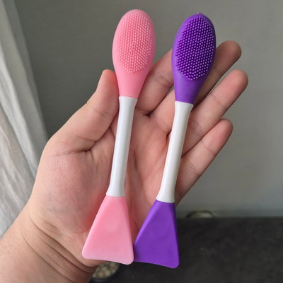 Cepillo y espátula de silicona facial