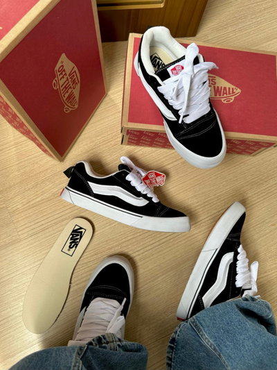 VANS KNU