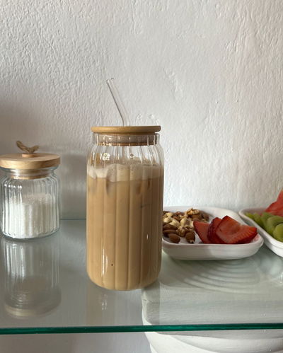 Vaso de vidrio con tapa de bambu y sorbete recto Milan- 500ml