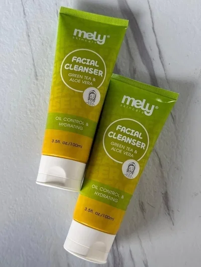 Limpiador facial con extracto de Aloe vera y té verde Mely