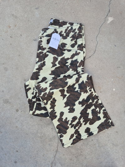Wide leg cow