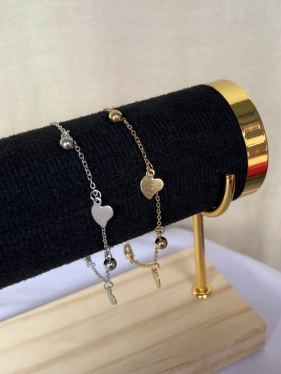 Pulsera con corazoncitos colgantes en acero