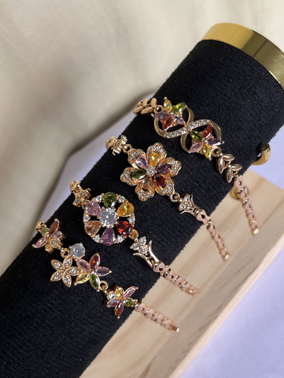 Pulsera con strass de acero rosé (surtido)