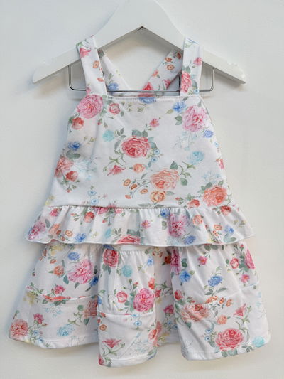 Top volador y pollera