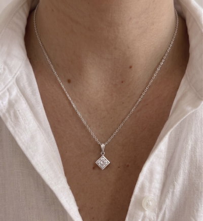Collar rombo 