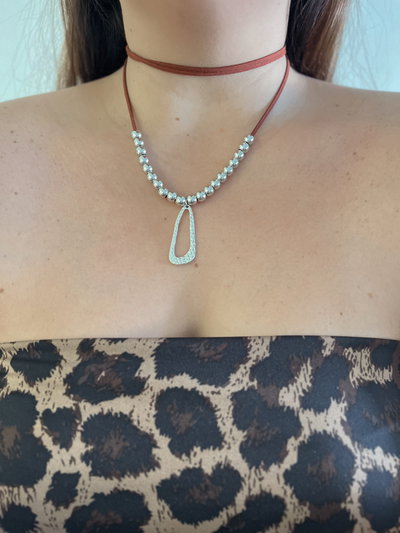 Choker Ely