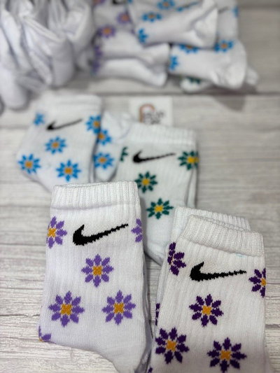 Florcitas Nike en colores