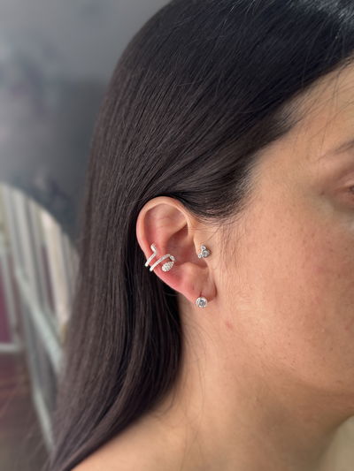 EARCUFF GOLDEN COBRA ACERO QUIRURGICO BLANCO