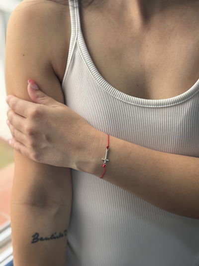 PULSERA HILO ROJO CON CRUZ PLATA 925