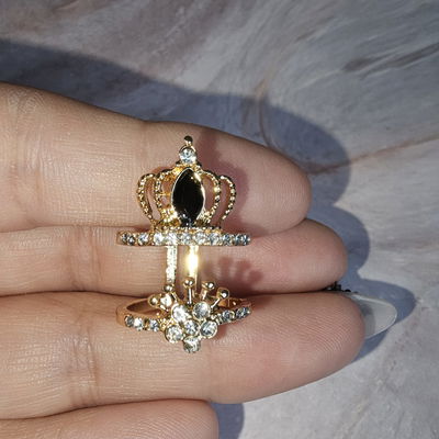 Anillo Corona Dorado con piedra Negra