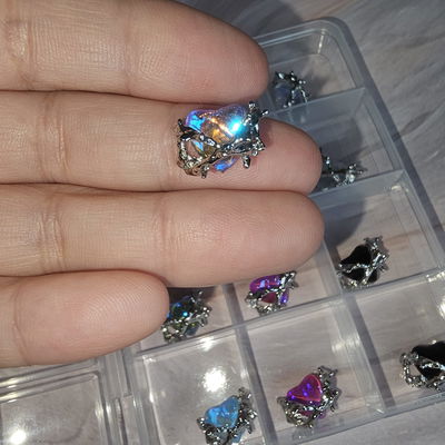 Box de apliques para uñas - Corazones con espinas