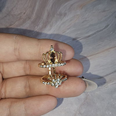 Anillo Corona Dorado con piedra Marron