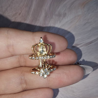 Anillo Corona Dorado con piedra Cristal