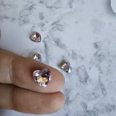Aplique para uñas - Pack de 4 corazones rosas