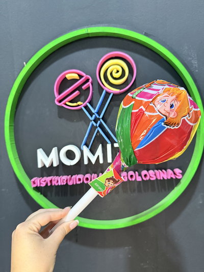 Chupetin gigante con chupitines  dentro ✨