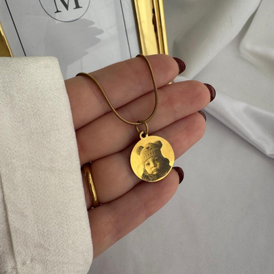 Collar con Foto Grabada Dorado