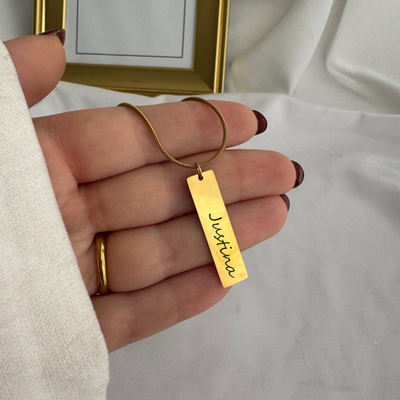 Collar Barra con Grabado Dorado