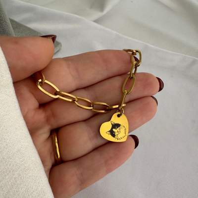 Pulsera Corazón con Grabado Dorada