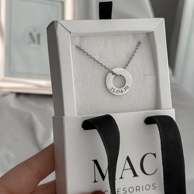 Collar Circular con Grabado