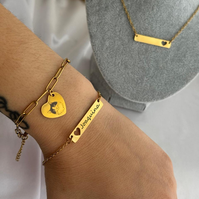 Pulsera barra y corazón dorado con Grabado