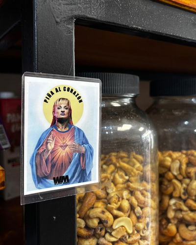 ESTAMPITA PLASTIFICADA: LA LOCOMOTORA (PIÑA AL CORAZÓN)