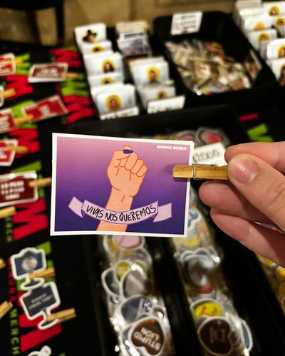 STICKER VIVAS NOS QUEREMOS