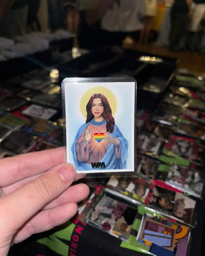 ESTAMPITA PLASTIFICADA: DUA LIPA
