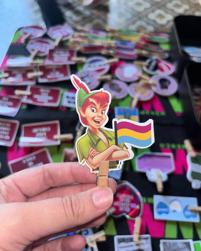 STICKER PETER PAN (ORGULLO)