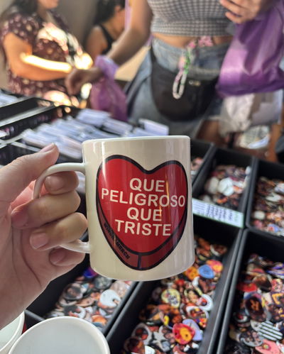TAZA CANDY HEART: QUE PELIGROSO, QUE TRISTE TWEET (LALI)