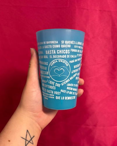 VASO FERIA SWIFTIE: FARÁNDULA ARGENTINA