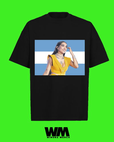 REMERA BANDERA: MARÍA BECERRA