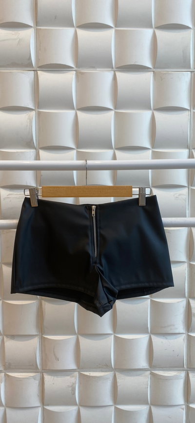 Shorts Ecocuero c/cierre Tiro bajo 