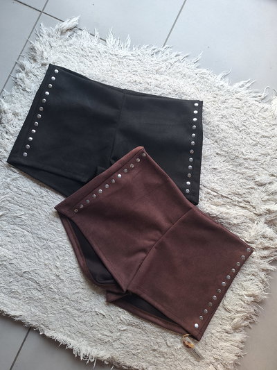 Shorts de Gamuza c/Tachas Vertical 