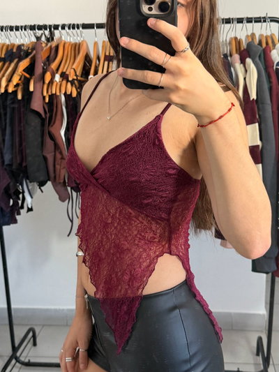 Top Irregular c/ Tajo de Encaje 