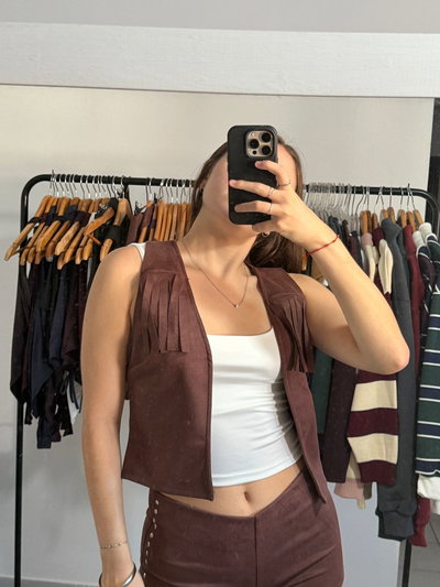 Chaleco de Gamuza c/Flecos en los Hombros 