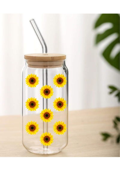 Vasos de vidrio con tapa y sorbete.