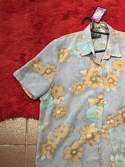 Camisa celeste floral 